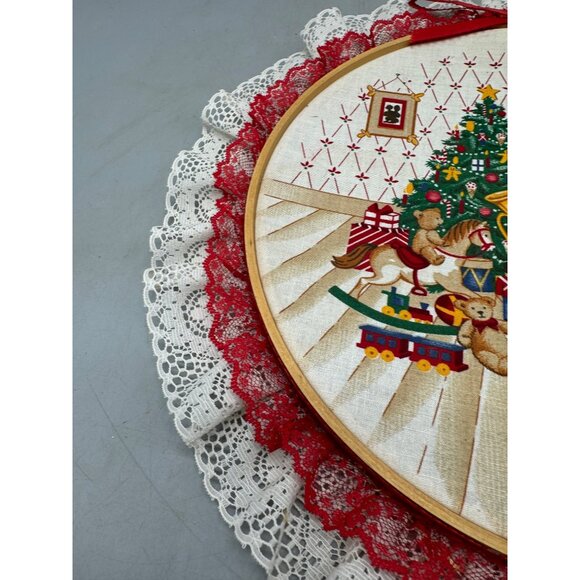 Christmas tree Santa toys Wall Hanging picture wood Hoop Decor ruffle 15" READ - Picture 4 of 8
